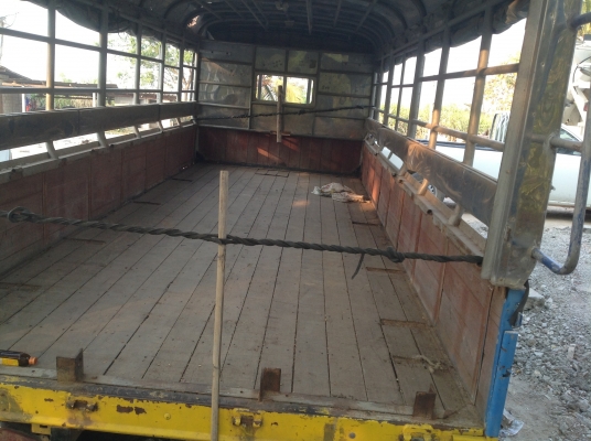 หลังคารถหกล้อ  ยกลงจากฮีโน่