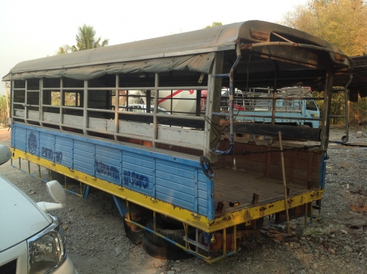 หลังคารถหกล้อ  ยกลงจากฮีโน่