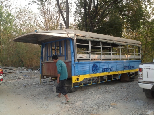 หลังคารถหกล้อ  ยกลงจากฮีโน่