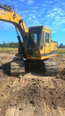 ***ขายแล้วครับขอบคุณ Truck2hand ขาย PC120-2 แบคโฮ ราคาเบาๆ KOMATSU PC120-2 เครื่องHINO EC100-6สูบ ปั้มเดิม เครื่องดี แน่นดี ปั้มดี แรงดี ทำงานดี เร็ว บูมอาร์มดี มีปะหน่อย บุ้งกี๋ดี หนา ไม่ผุ เอวดี แน่น ไม่แตก ไม่ร้าว ช่วงล่าง 70-80\% โซ่หนา แทร็กหนา เฟรมส