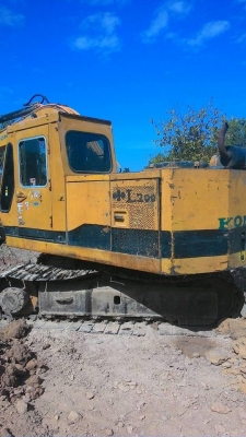 ***ขายแล้วครับขอบคุณ Truck2hand ขาย PC120-2 แบคโฮ ราคาเบาๆ KOMATSU PC120-2 เครื่องHINO EC100-6สูบ ปั้มเดิม เครื่องดี แน่นดี ปั้มดี แรงดี ทำงานดี เร็ว บูมอาร์มดี มีปะหน่อย บุ้งกี๋ดี หนา ไม่ผุ เอวดี แน่น ไม่แตก ไม่ร้าว ช่วงล่าง 70-80\% โซ่หนา แทร็กหนา เฟรมส