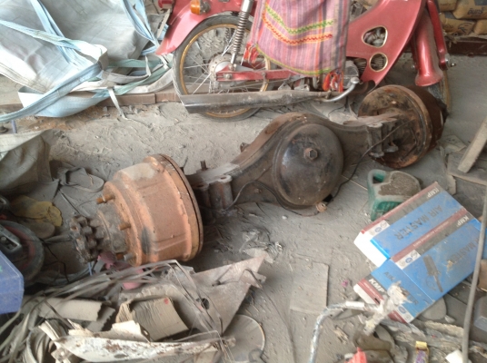 เพลาท้าย ฮีโน่ KM777  สภาพดี  ถอดจาก รถใช้ปกติ