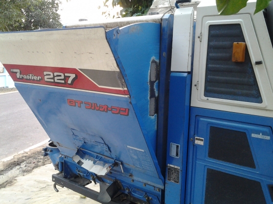 ขาย รถเกี่ยวข้าว 22 แรง หน้าเกี่ยว 110 ชม พร้อมพ่วงลากมีแหนบ ส่งได้ สภาพสวยข้าวร่วงน้อยกว่า สอนได้ทำงานง่ายคล่องตัว