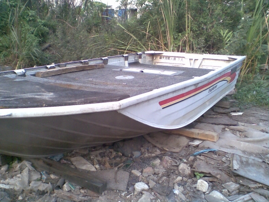 ขานเรือปิเนี่ยม 1 ลำ