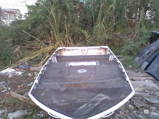 ขานเรือปิเนี่ยม 1 ลำ