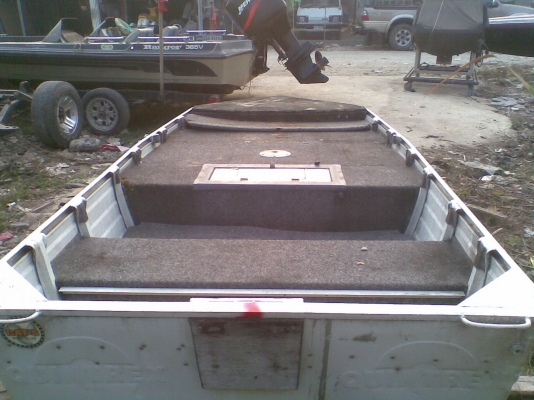 ขานเรือปิเนี่ยม 1 ลำ