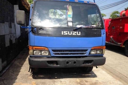 ขายรถบรรทุก6ล้อ อีซูซุ NQR ออกป้ายแดง รถประมาณ12ปี 140แรงม้า ยาว5.5 ม 450000 - 480000 บ