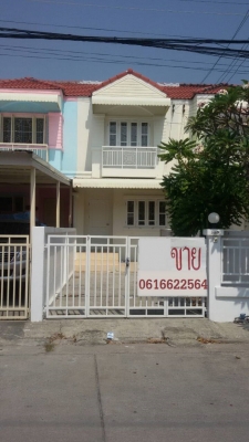 ขายทาวน์เฮ้าส์ หมู่บ้าน มัณฑนานิเวศน์ เนื้อที่ 20 ตรว.