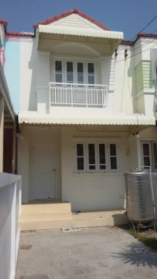 ขายทาวน์เฮ้าส์ หมู่บ้าน มัณฑนานิเวศน์ เนื้อที่ 20 ตรว.