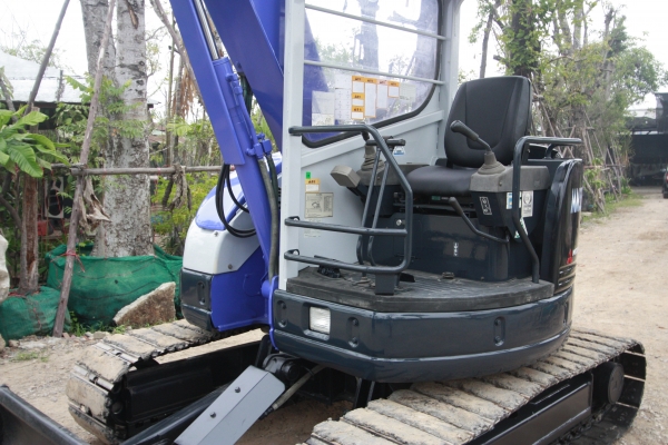 ขายรถแม็คโคร MITSUBISHI MM55SR (เท่า50UU) สวยมาก ไม่เคยผ่านการใช้งานในไทย ติดต่อ 086-775-7900, 086-324-1992