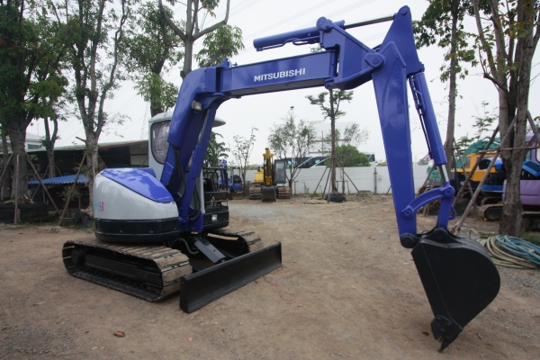 ขายรถแม็คโคร MITSUBISHI MM55SR (เท่า50UU) สวยมาก ไม่เคยผ่านการใช้งานในไทย ติดต่อ 086-775-7900, 086-324-1992