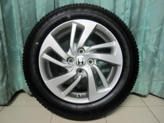 ขายล้อแม็กป้ายแดง ALL NEW JAZZ ขอบ 15 พร้องยางปลายปี 14 สภาพใหม่ๆ