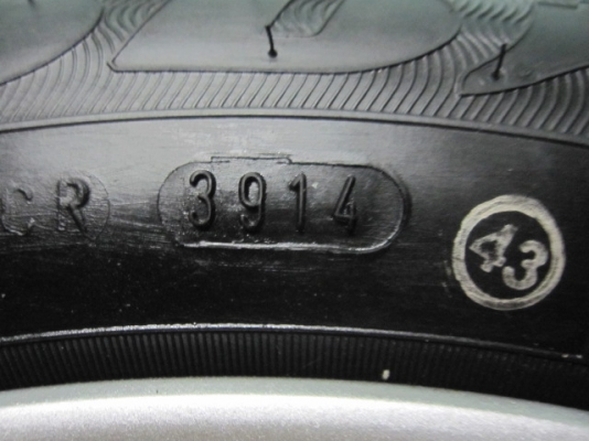 ขายล้อแม็กป้ายแดง ALL NEW JAZZ ขอบ 15 พร้องยางปลายปี 14 สภาพใหม่ๆ