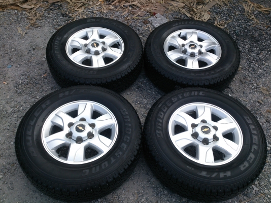 ขายแม็ก 6 รู ออ นิว เชฟโรเลค พร้อมยางริดสโตน. 245/70R16 ยางสัปดาห์ที่38ปี12 ดอกยางเต็มสวยนิ่มลึกเท่ากันไม่ร้าวไม่แตกลายไม่กินข้าง(สภาพแม็กยาง95\%) จำนวน 1  ชุด