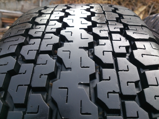 ขายแม็ก 6 รู ออ นิว เชฟโรเลค พร้อมยางริดสโตน. 245/70R16 ยางสัปดาห์ที่38ปี12 ดอกยางเต็มสวยนิ่มลึกเท่ากันไม่ร้าวไม่แตกลายไม่กินข้าง(สภาพแม็กยาง95\%) จำนวน 1  ชุด