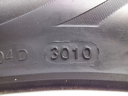 ขายแม็ก TOYOTA. 5รู พร้อมยาง215/60R16. ยางปี10 ดอกเต็มสวยลึกเท่ากัน จำนวน 5  เส้น