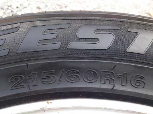 ขายแม็ก TOYOTA. 5รู พร้อมยาง215/60R16. ยางปี10 ดอกเต็มสวยลึกเท่ากัน จำนวน 5  เส้น