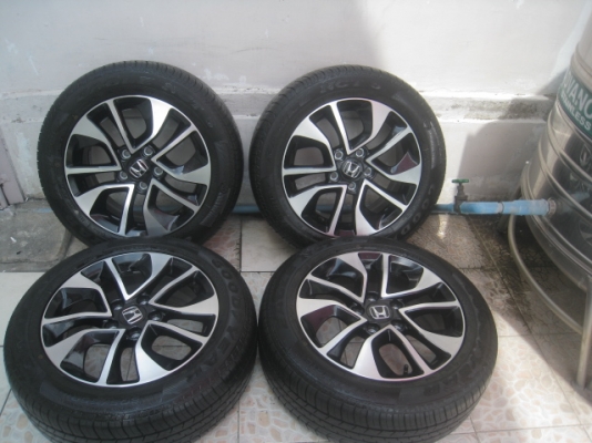 ขายล้อแม็กป้ายแดง New civic 16" พร้อมยางปี14 สนใจติดต่อเล็กคลองสามครับ 081-3747940