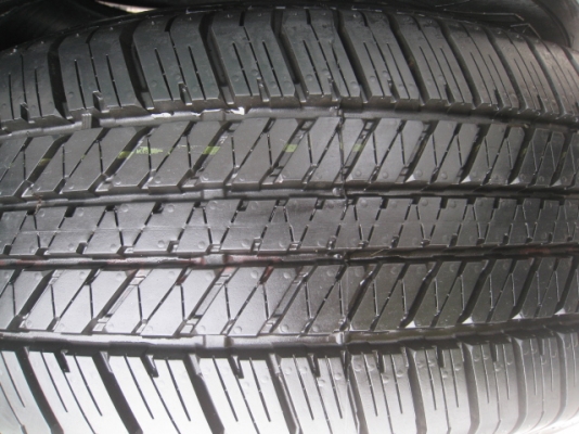 ขายยางป้ายแดง Bridgestone dueler H/T 265/65r17 สนใจติดต่อเล็กคลองสามครับ 081-3747940