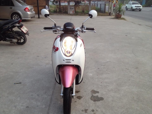 ขาย ฮอนด้า สกู๊ปปี่ไอ ปี 54 สีชมพู-ขาว สภาพป้ายแดง ใช้งานน้อย 2,516 กม
