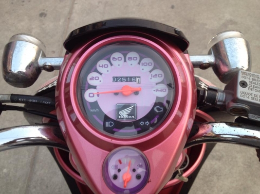 ขาย ฮอนด้า สกู๊ปปี่ไอ ปี 54 สีชมพู-ขาว สภาพป้ายแดง ใช้งานน้อย 2,516 กม ขาย ฮอนด้า สกู๊ปปี่ไอ ปี 54 สีชมพู-ขาว สภาพป้ายแดง ใช้งานน้อย 2,516 กม