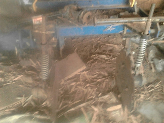 โรตารี่ขายแล้วครับเหลือปหางโรยปุ๋ยคอกเปิดข้างได้ราคา2,2000บาท