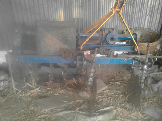 โรตารี่ขายแล้วครับเหลือปหางโรยปุ๋ยคอกเปิดข้างได้ราคา2,2000บาท