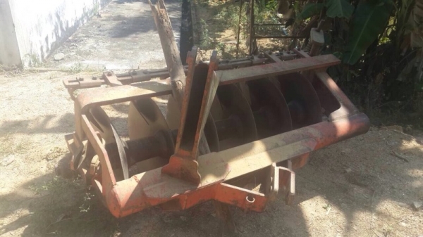 รถไถ KUBOTA  M7040  ปี 48  ( รถทำงาน 6,xxx กว่า ซม. )  สนใจติดต่อ  081 - 6079515