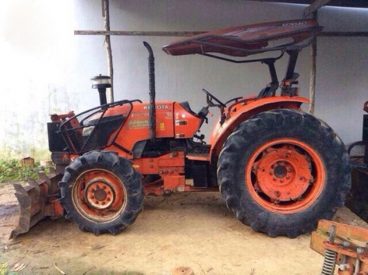 รถไถ KUBOTA  M7040  ปี 48  ( รถทำงาน 6,xxx กว่า ซม. )  สนใจติดต่อ  081 - 6079515