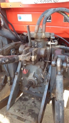 รถไถ KUBOTA  M7040  ปี 48  ( รถทำงาน 6,xxx กว่า ซม. )  สนใจติดต่อ  081 - 6079515