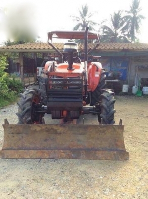 รถไถ KUBOTA  M7040  ปี 48  ( รถทำงาน 6,xxx กว่า ซม. )  สนใจติดต่อ  081 - 6079515