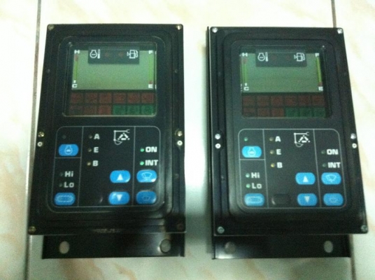 กล่อง+จอ KOMATSU PC200-7
