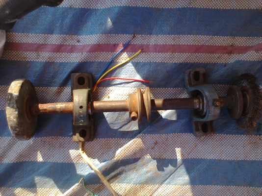 โครงแท่นเจียแท่นปัดพร้อมตุก๊ตา