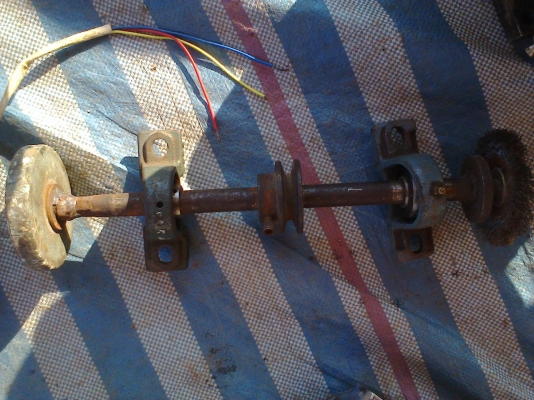 โครงแท่นเจียแท่นปัดพร้อมตุก๊ตา