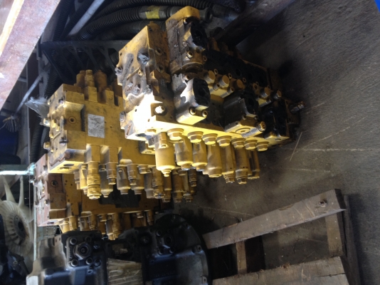 ปั้มไฮดรอลิค KOMATSU PC200-7และ8