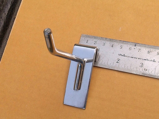 ตะขอไขว้ของขายที่เอาไว้เกี่ยวกับตารางต่างหรือชั้นขายของมีเยอะมากเป็นตะขอใหม่ที่ผ่านการชุบเคลือบเหมือนสแตนเลส สวย แข็งแรง