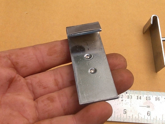 ตะขอไขว้ของขายที่เอาไว้เกี่ยวกับตารางต่างหรือชั้นขายของมีเยอะมากเป็นตะขอใหม่ที่ผ่านการชุบเคลือบเหมือนสแตนเลส สวย แข็งแรง