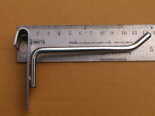 ตะขอไขว้ของขายที่เอาไว้เกี่ยวกับตารางต่างหรือชั้นขายของมีเยอะมากเป็นตะขอใหม่ที่ผ่านการชุบเคลือบเหมือนสแตนเลส สวย แข็งแรง