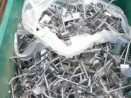 ตะขอไขว้ของขายที่เอาไว้เกี่ยวกับตารางต่างหรือชั้นขายของมีเยอะมากเป็นตะขอใหม่ที่ผ่านการชุบเคลือบเหมือนสแตนเลส สวย แข็งแรง