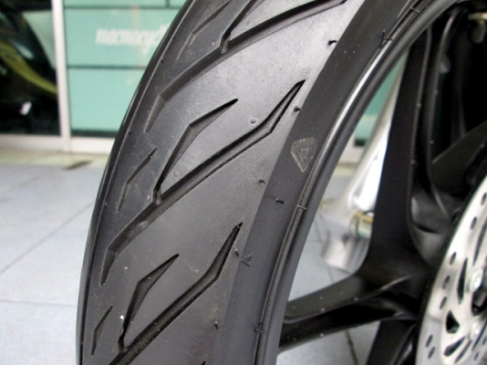 CLICK 125 i รุ่นท๊อปสุด  id lingstop combibrake สีขาวยอดนิยม ไมล์แท้ 370 โล สามร้อยเจ็ดสิบโล แถม 3 รายการ 46900