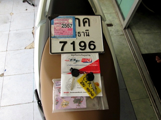 CLICK 125 i รุ่นท๊อปสุด  id lingstop combibrake สีขาวยอดนิยม ไมล์แท้ 370 โล สามร้อยเจ็ดสิบโล แถม 3 รายการ 46900