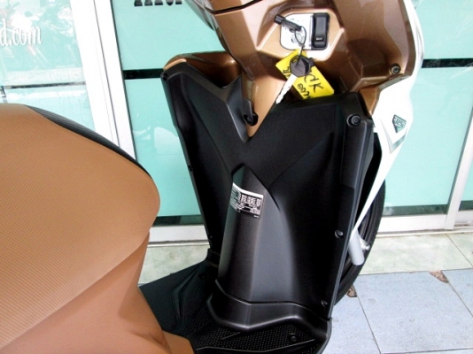 CLICK 125 i รุ่นท๊อปสุด  id lingstop combibrake สีขาวยอดนิยม ไมล์แท้ 370 โล สามร้อยเจ็ดสิบโล แถม 3 รายการ 46900