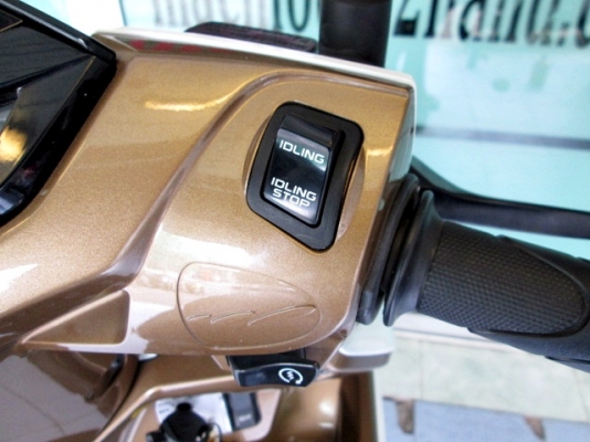 CLICK 125 i รุ่นท๊อปสุด  id lingstop combibrake สีขาวยอดนิยม ไมล์แท้ 370 โล สามร้อยเจ็ดสิบโล แถม 3 รายการ 46900