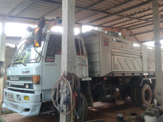 สิบล้อ2เพลาดั้ม อีซูสุ  240  แรงม้า  ระบบลากพ่วง  แท้  เดิมๆ  ห้างแท้ สวยมากๆ  เล่ม...พร้อม