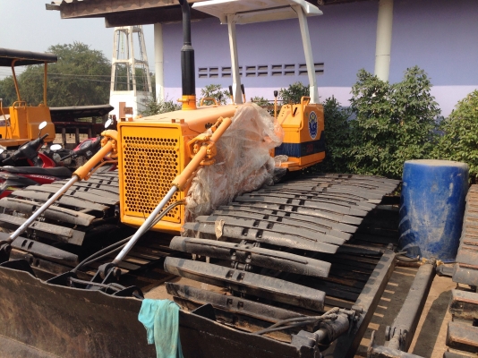 ขายD2-6PLL สภาพสวย พร้อมใช้งาน เครื่องดีช่วงล่างดี ใบแทร็กเต็ม ราคาต่อรองได้