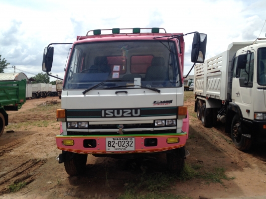 ถูกสุดในบรรดา10ล้อนะคะ  ISUZU ROCKY เครื่อง 6SA1 210 ดั้มพ์ดิน ขายตามสะภาพ แต่เหมือนใหม่ป้ายแดง กระบะยาว 6 เมตร กว้าง 2.50 เมตร สภาพเหมือนใหม่พร้อมใช้งาน