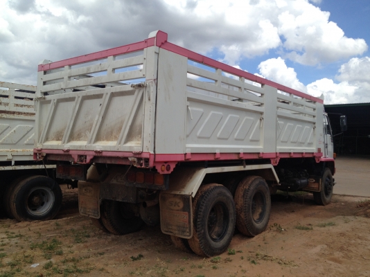 ถูกสุดในบรรดา10ล้อนะคะ  ISUZU ROCKY เครื่อง 6SA1 210 ดั้มพ์ดิน ขายตามสะภาพ แต่เหมือนใหม่ป้ายแดง กระบะยาว 6 เมตร กว้าง 2.50 เมตร สภาพเหมือนใหม่พร้อมใช้งาน