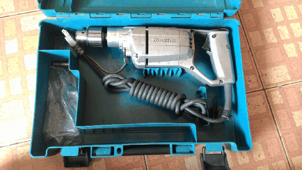 ขายสว่านเจาะกระแทก Makita 8416 16mm. 570W Made in japan.