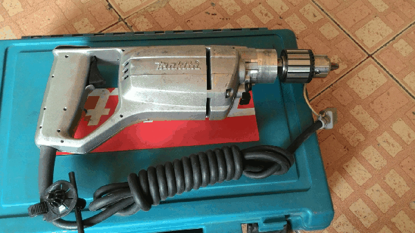 ขายสว่านเจาะกระแทก Makita 8416 16mm. 570W Made in japan.