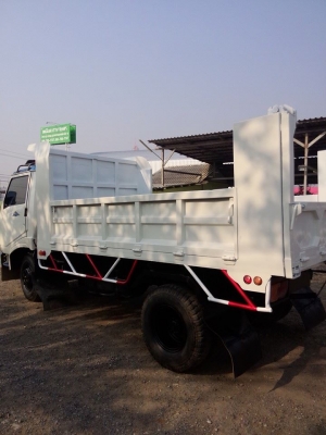 ขายหกล้อดั้ม777เครื่อง117แรงม้า ดั้มต่อใหม่มาใช้งานน้อยกระบะยาว3.80เมตร กว้าง2.10เมตร พวงมาลัยพาวเวอร์ สโลอินเตอร์4สปีด ช่วงล่างใหญ่ แอร์เย็นฉ่ำ ยางดีทุกเส้น เครื่องดี คัสซีสวย ทะเบียนพร้อมโอน